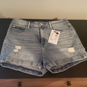 Levi's mom shorts